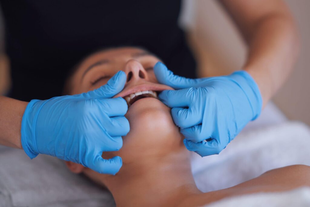 Therapeutic buccal massage promoting facial relaxation